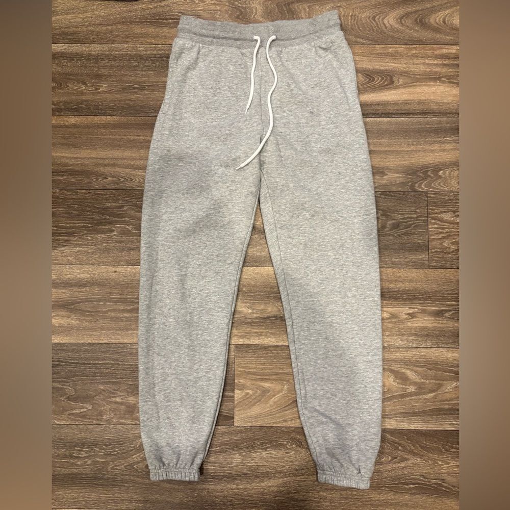 Aritzia Sunday Best Light Gray Joggers